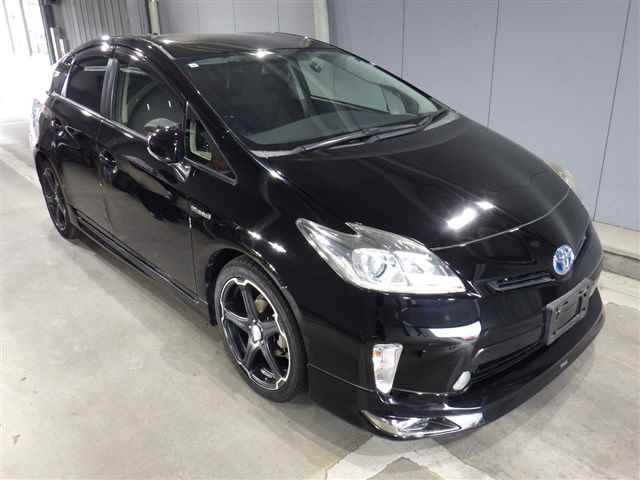 TOYOTA PRIUS — фото