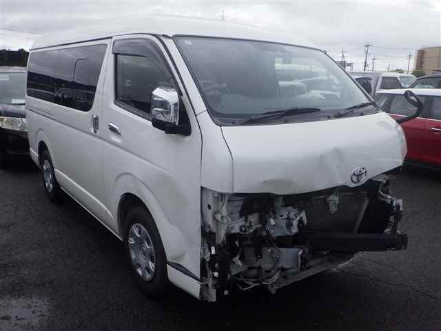 TOYOTA HIACE — фото