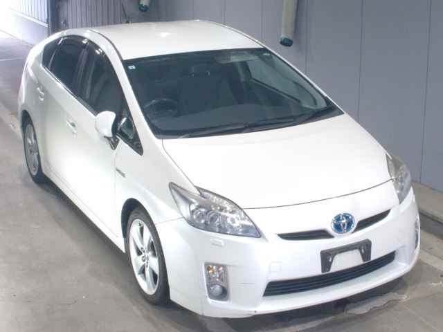 TOYOTA PRIUS — фото