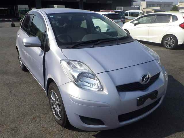 TOYOTA VITZ — фото