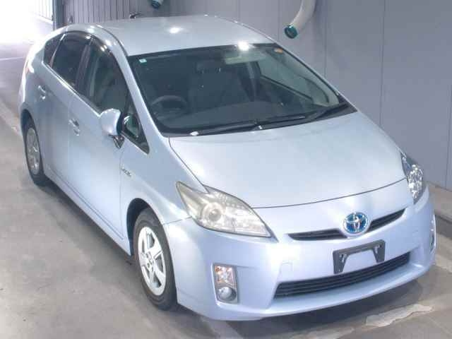 TOYOTA PRIUS — фото