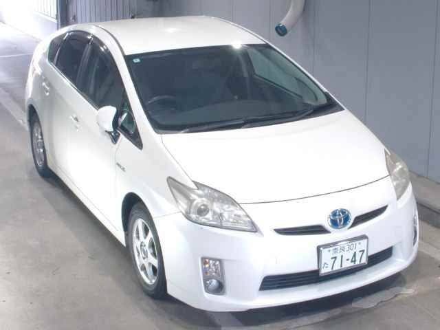 TOYOTA PRIUS — фото