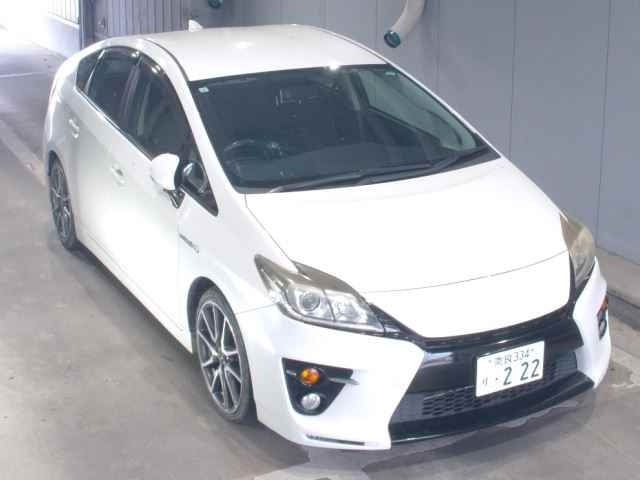 TOYOTA PRIUS — фото