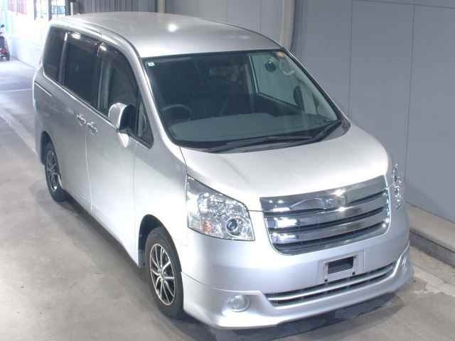 TOYOTA NOAH — фото