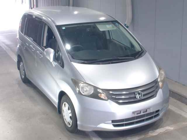 HONDA FREED — фото
