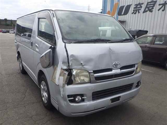 TOYOTA HIACE — фото