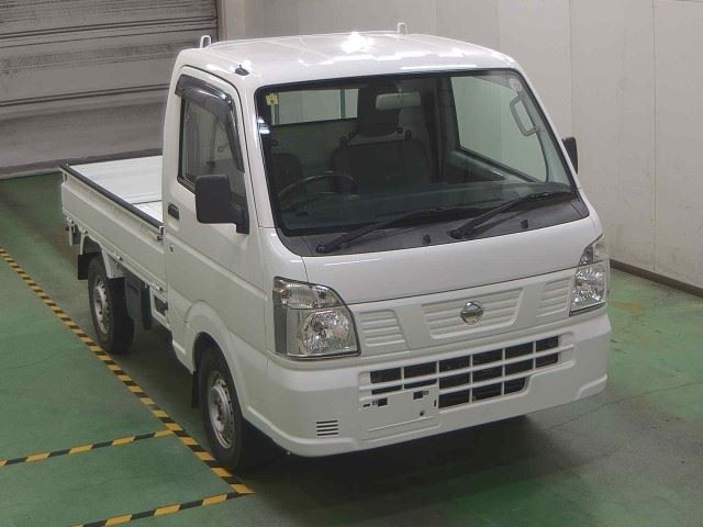 NISSAN CLIPPER — фото
