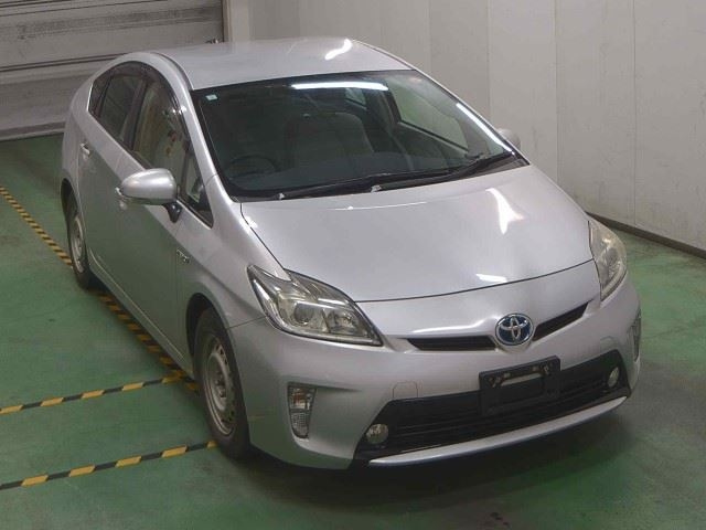 TOYOTA PRIUS — фото