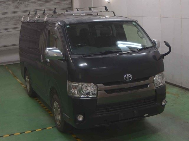 TOYOTA HIACE — фото