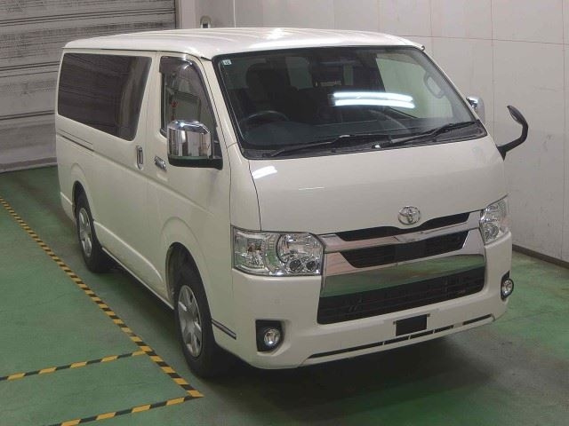TOYOTA HIACE — фото