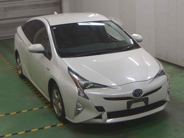 TOYOTA PRIUS — фото