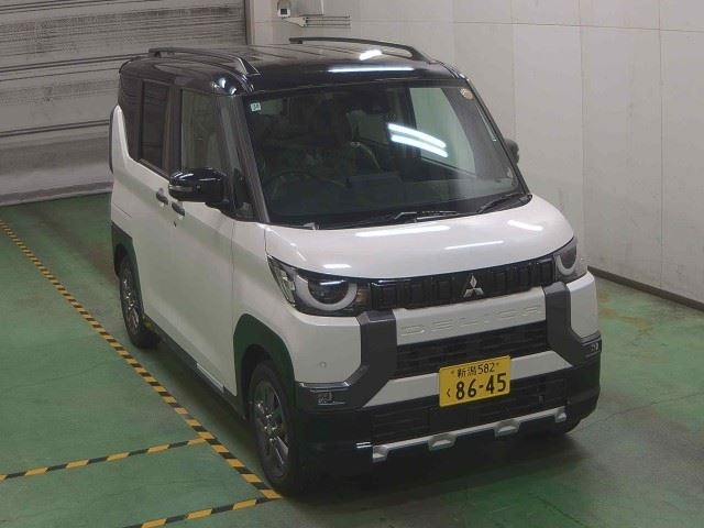 MITSUBISHI DELICA — фото