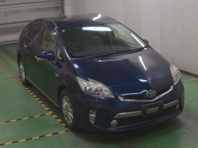 TOYOTA PRIUS — фото