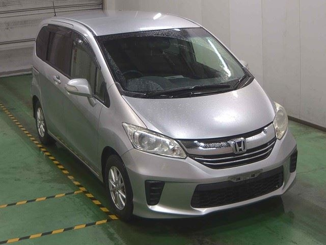 HONDA FREED — фото