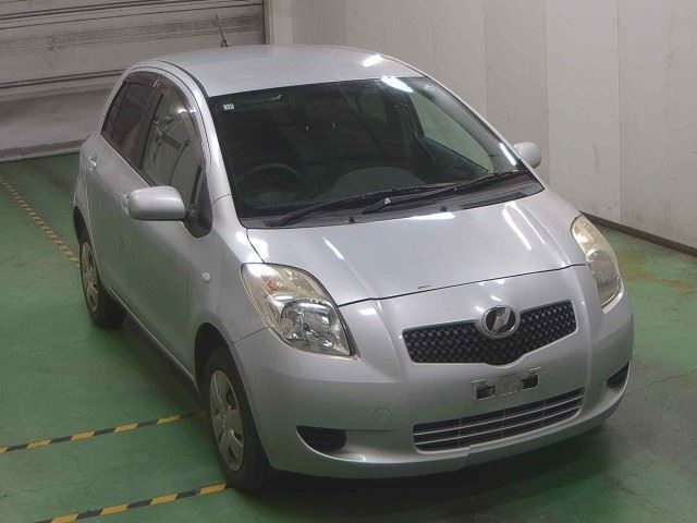 TOYOTA VITZ — фото