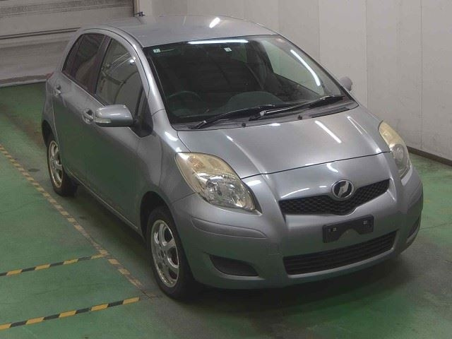 TOYOTA VITZ — фото