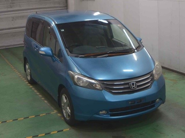 HONDA FREED — фото