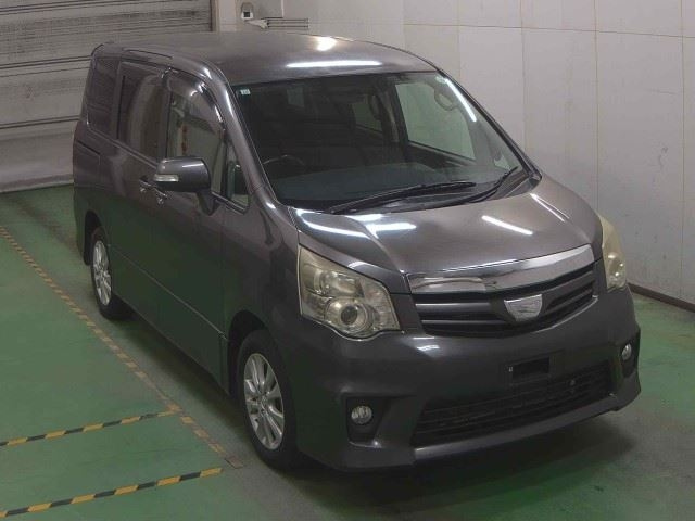 TOYOTA NOAH — фото