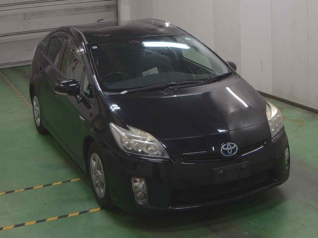 TOYOTA PRIUS — фото
