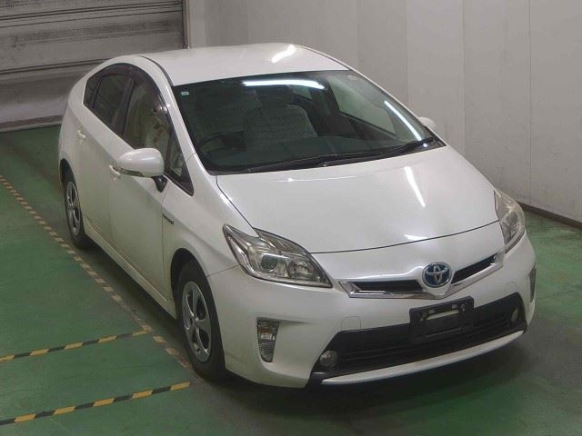 TOYOTA PRIUS — фото