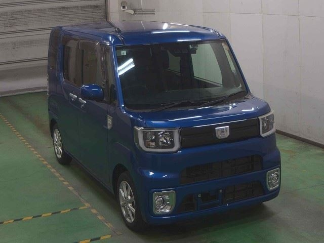 DAIHATSU WAKE — фото