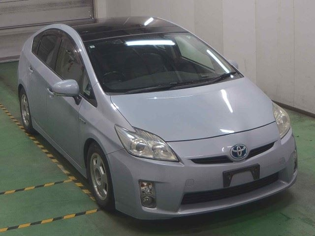 TOYOTA PRIUS — фото