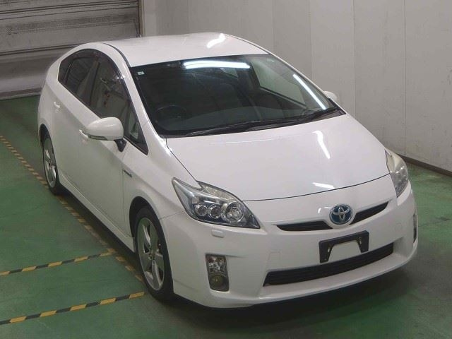 TOYOTA PRIUS — фото