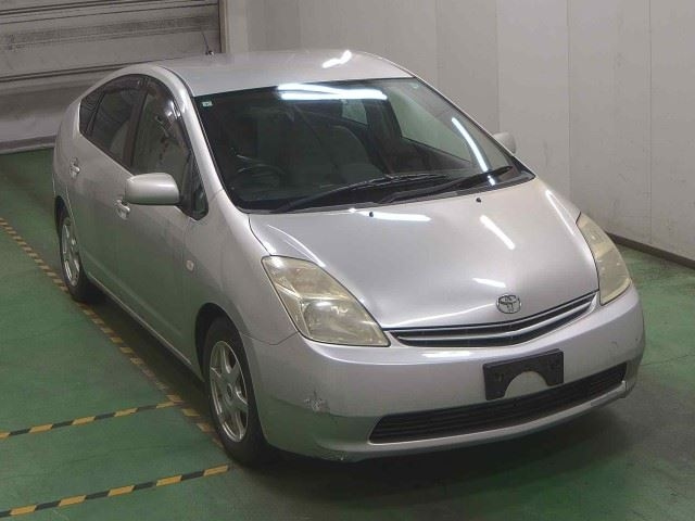 TOYOTA PRIUS — фото