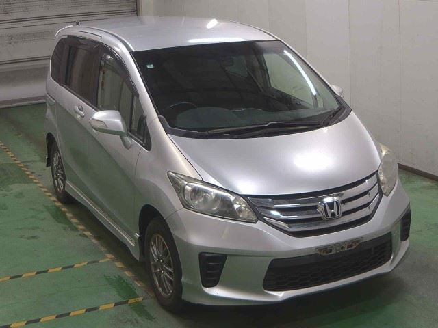 HONDA FREED — фото