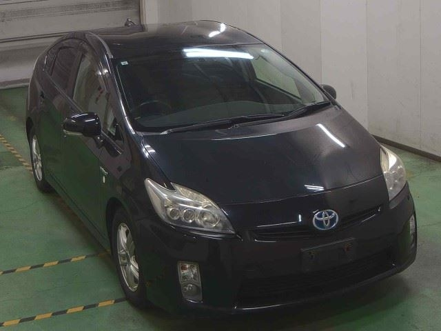 TOYOTA PRIUS — фото