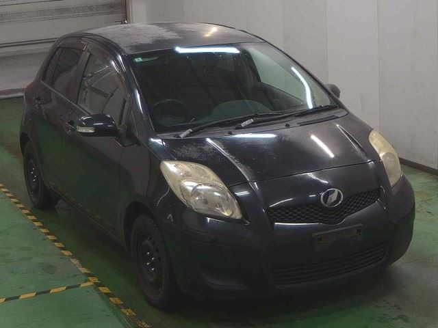 TOYOTA VITZ — фото