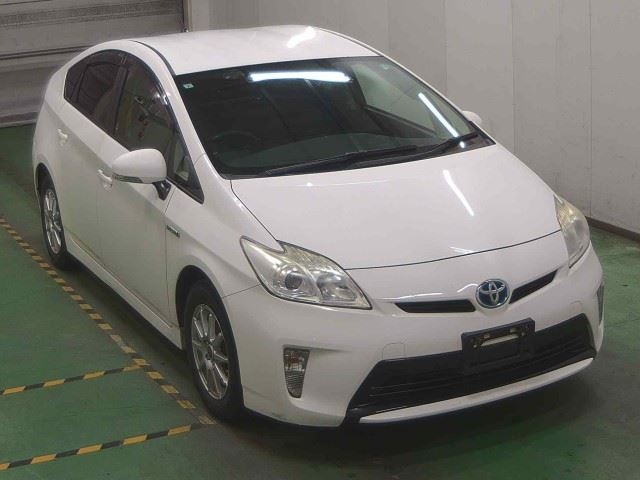 TOYOTA PRIUS — фото