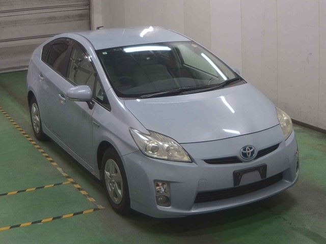TOYOTA PRIUS — фото