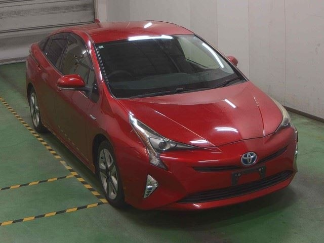 TOYOTA PRIUS — фото