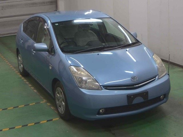 TOYOTA PRIUS — фото