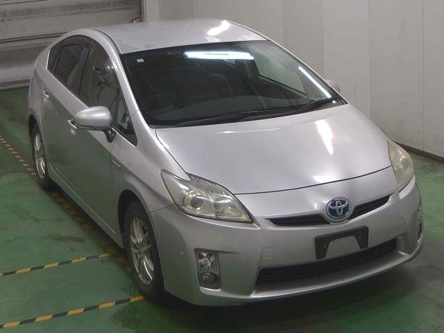 TOYOTA PRIUS — фото