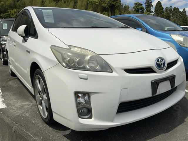 TOYOTA PRIUS — фото