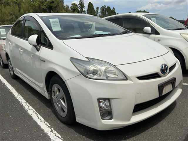 TOYOTA PRIUS — фото