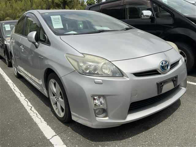 TOYOTA PRIUS — фото