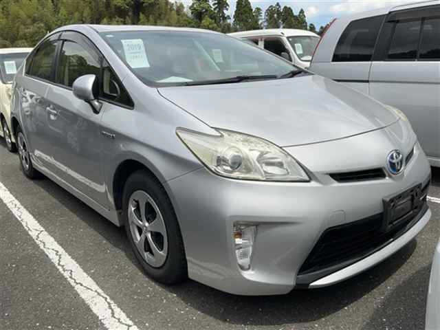 TOYOTA PRIUS — фото