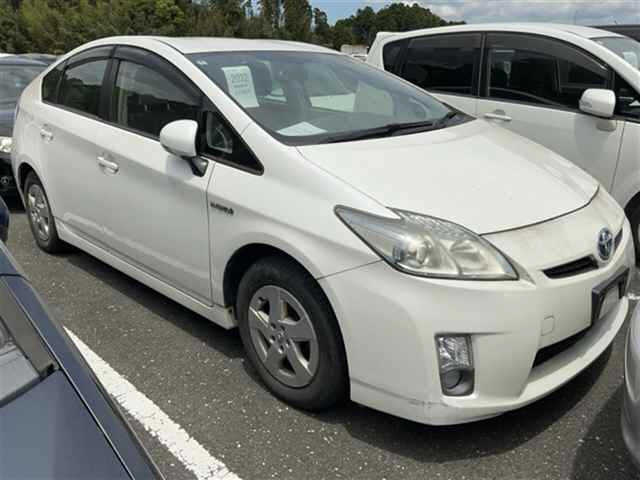TOYOTA PRIUS — фото