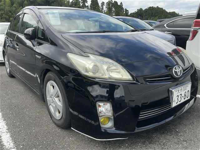 TOYOTA PRIUS — фото