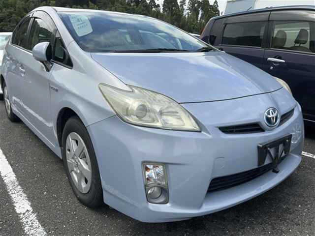 TOYOTA PRIUS — фото
