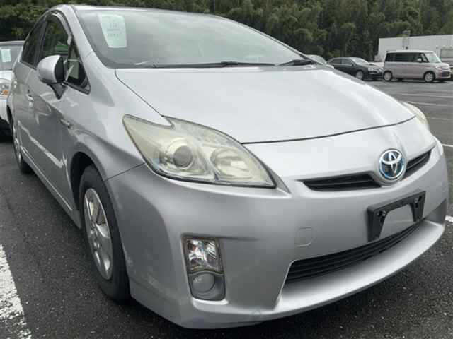 TOYOTA PRIUS — фото