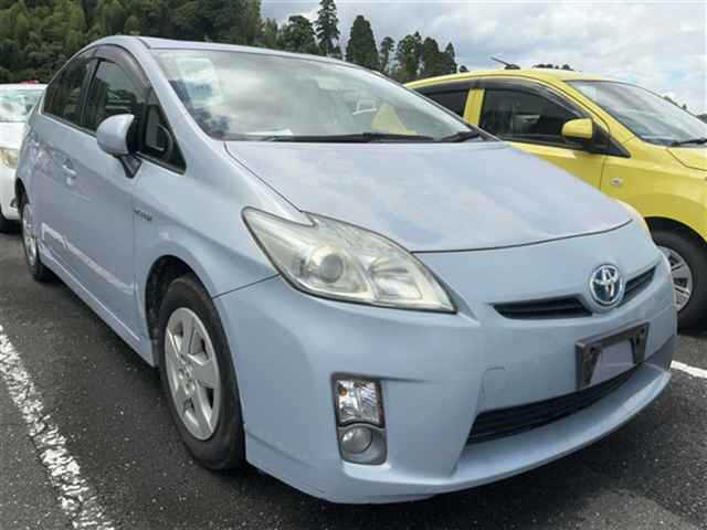 TOYOTA PRIUS — фото