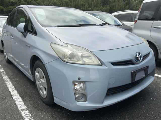 TOYOTA PRIUS — фото