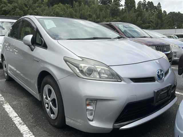 TOYOTA PRIUS — фото