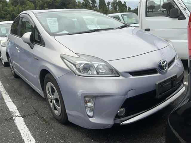 TOYOTA PRIUS — фото