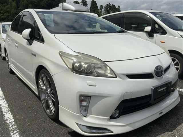 TOYOTA PRIUS — фото