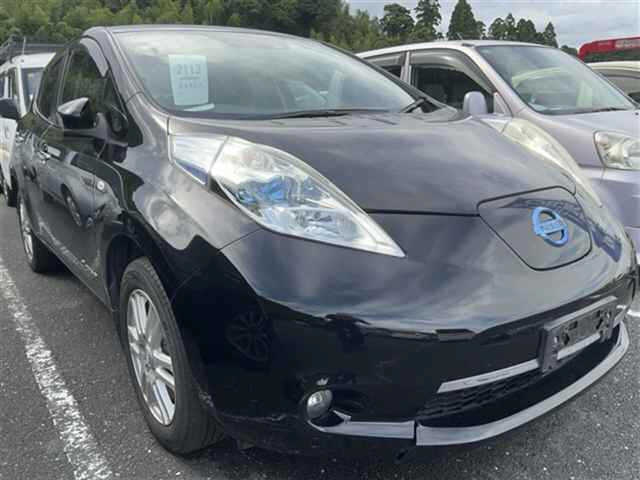 NISSAN LEAF — фото